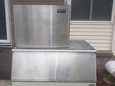 Cornelius 500 lb Ice machine