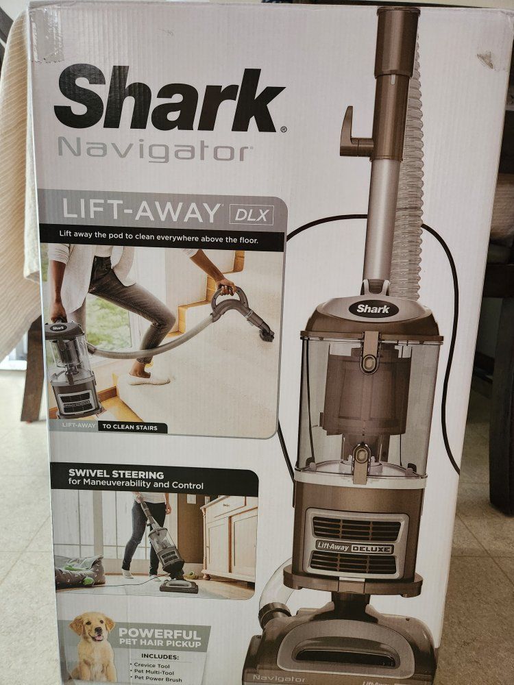 Shark Navigator Lift-Away DLX bagless pet Upright Vacuum Cleaner with HEPA filter