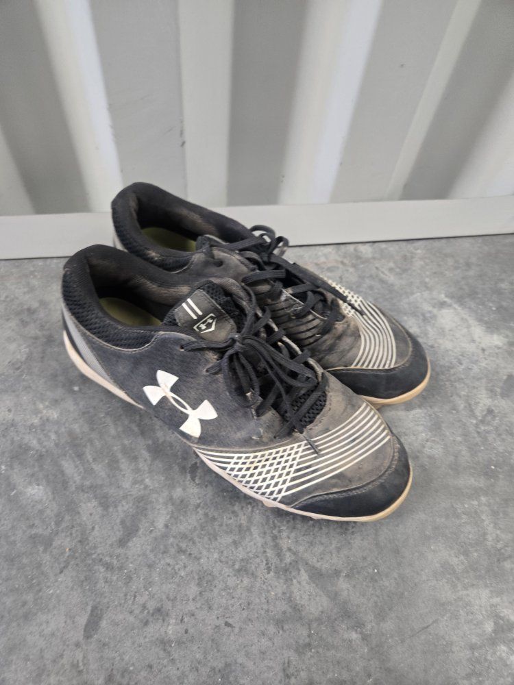 Under Armour Women's Softball Baseball Cleats Size 9.5 Black White