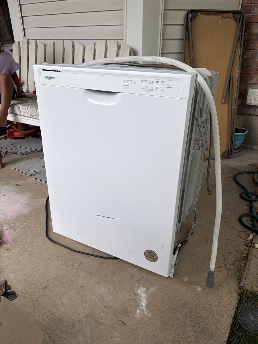 Whirlpool Built-In Dishwasher in White