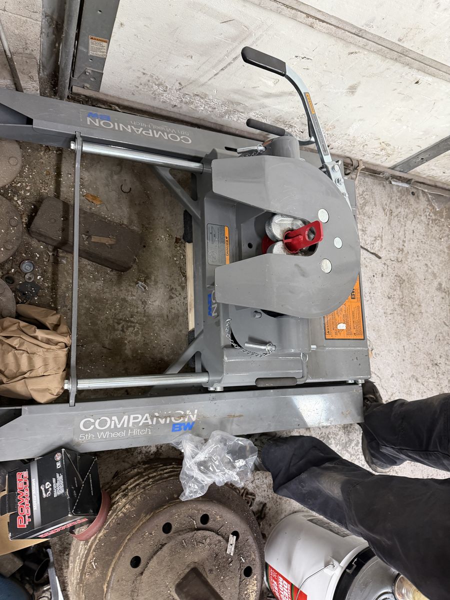 B&W Companion Slider 5th Wheel Hitch