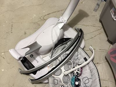 4 moms baby swing