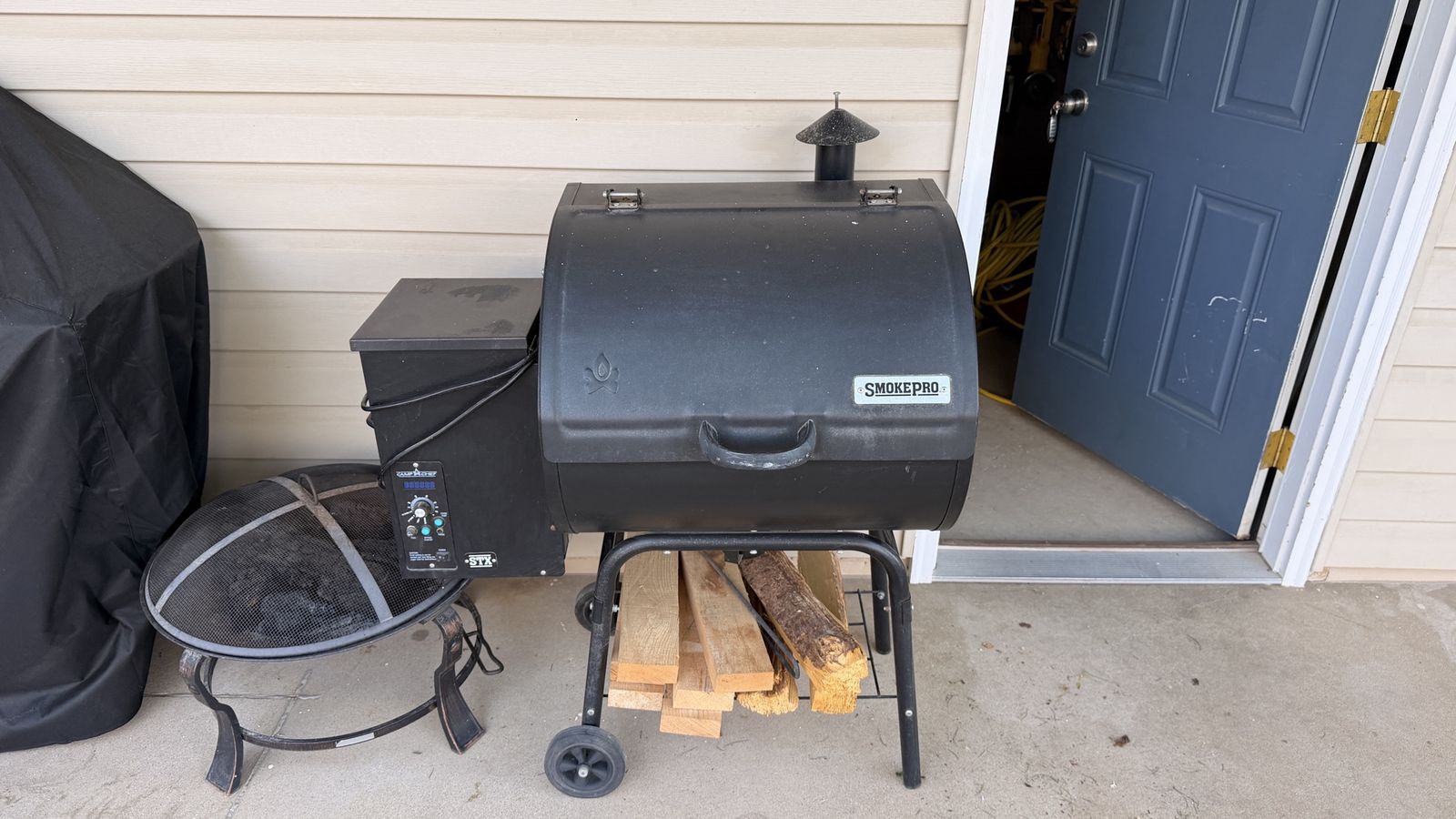 Camp Chef SmokePro STX Pellet Grill Smoker - Black, Digital Controls, Excellent Condition