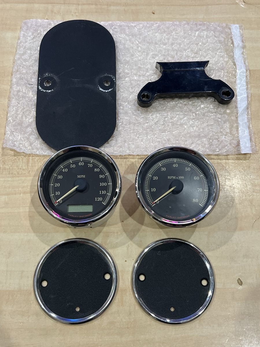 Harley Davidson DYNA gauges/mounts