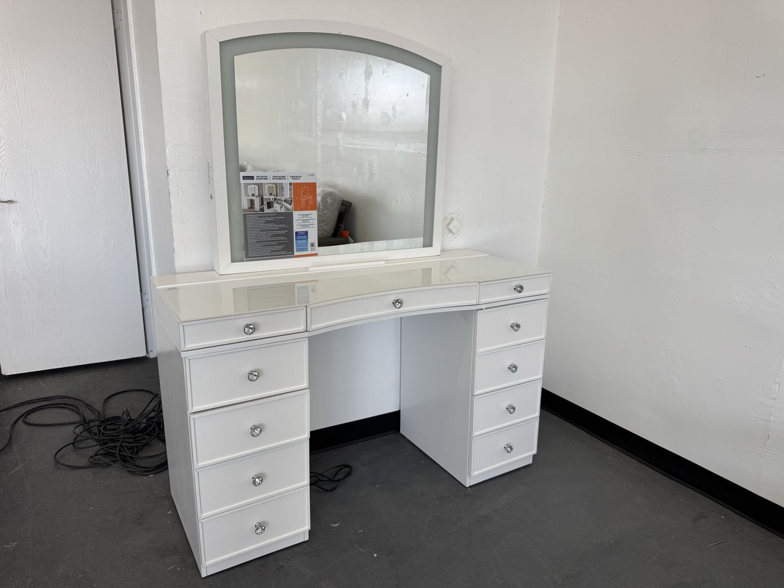 COSTCO TRESANTI MAKEUP VANITY TABLE
