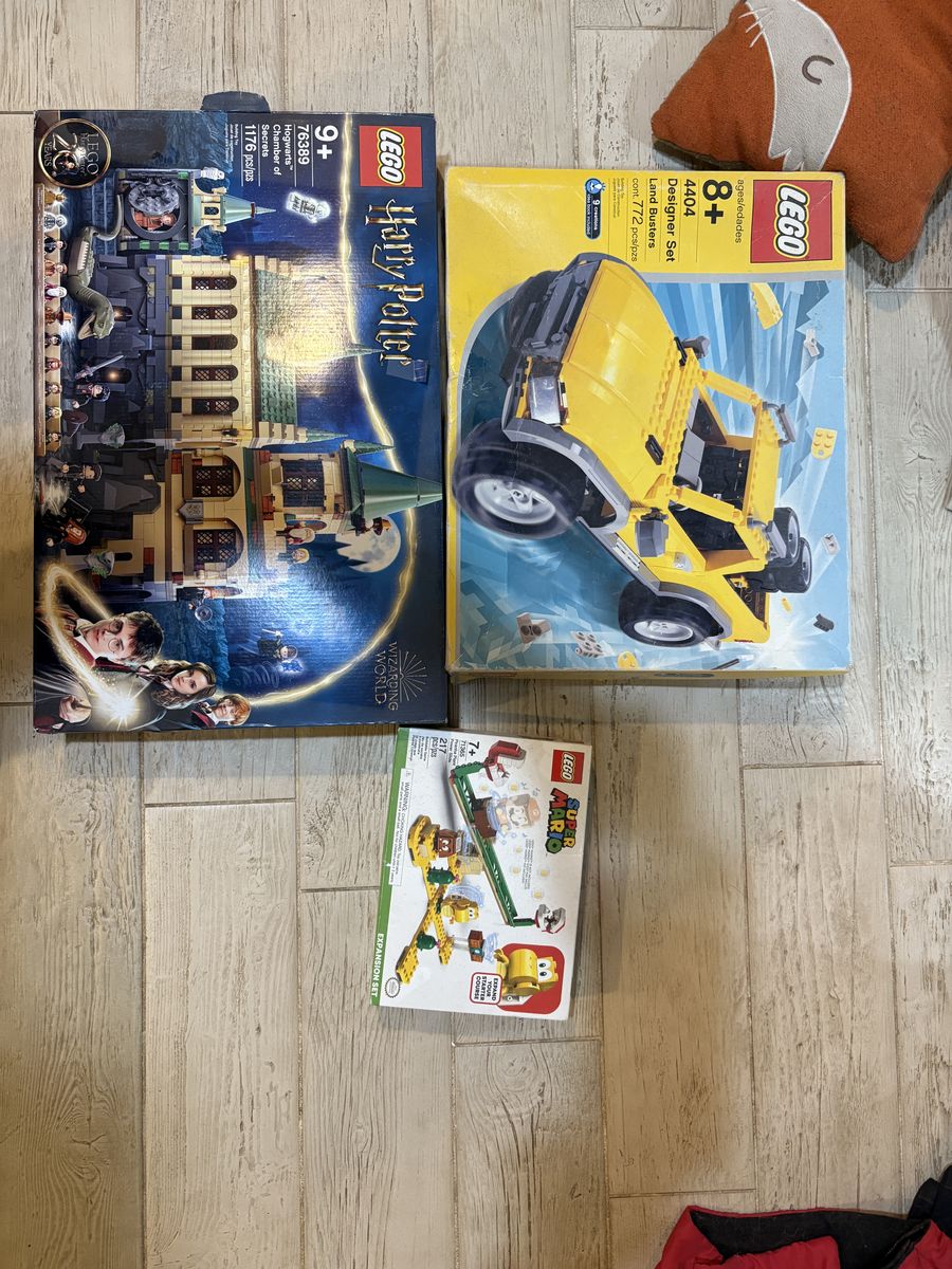 LEGO FANATICS - 1000’s Mismatched Legos