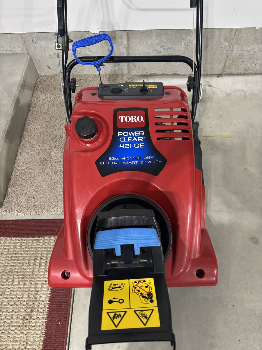 Toro Power Clear 421 QE Snow Blower - 163cc 4-Cycle OHV Electric start.  21 Inch width.