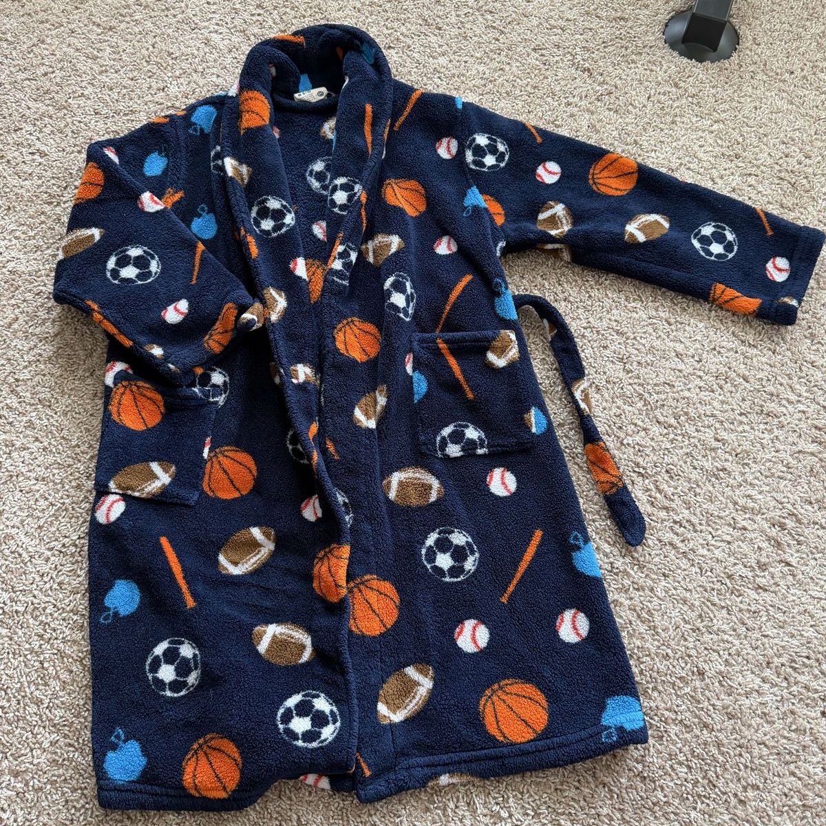 Urban pipeline fleece robe boys size M 8/10