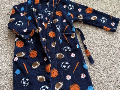 Urban pipeline fleece robe boys size M 8/10