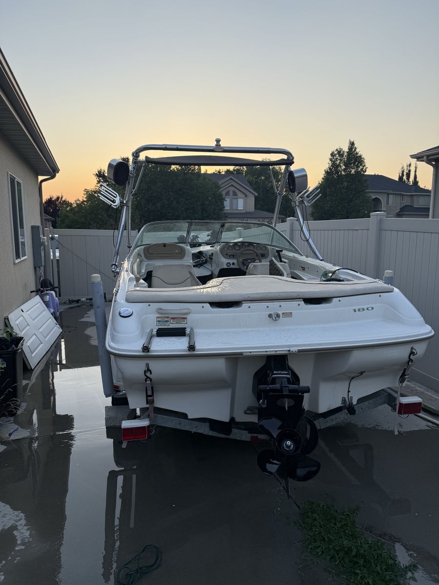 Sea Ray 180 Ski Boat w/ Mercruiser 3.0 6-Cylinder Engine & Wake Tower - Rebuilt Drivetrain