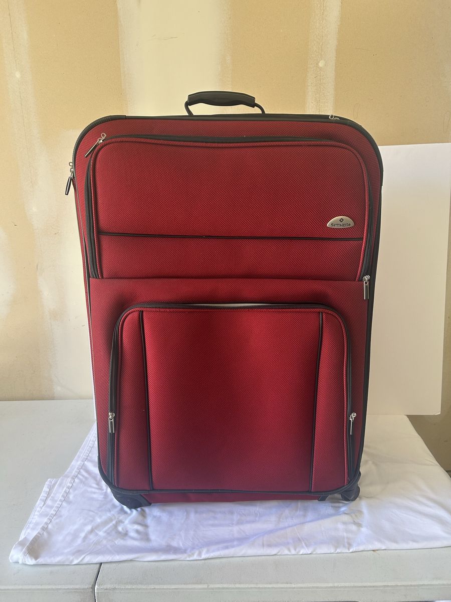 Samsonite Large Red Expandable Spinner Suitcase Luggage with Wheels