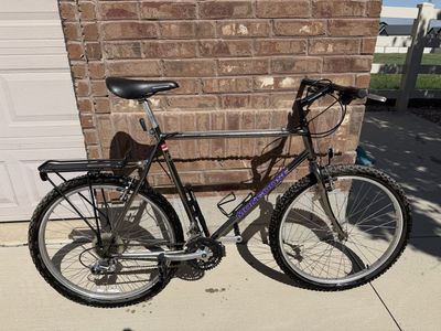 Mongoose Hill Topper MTB