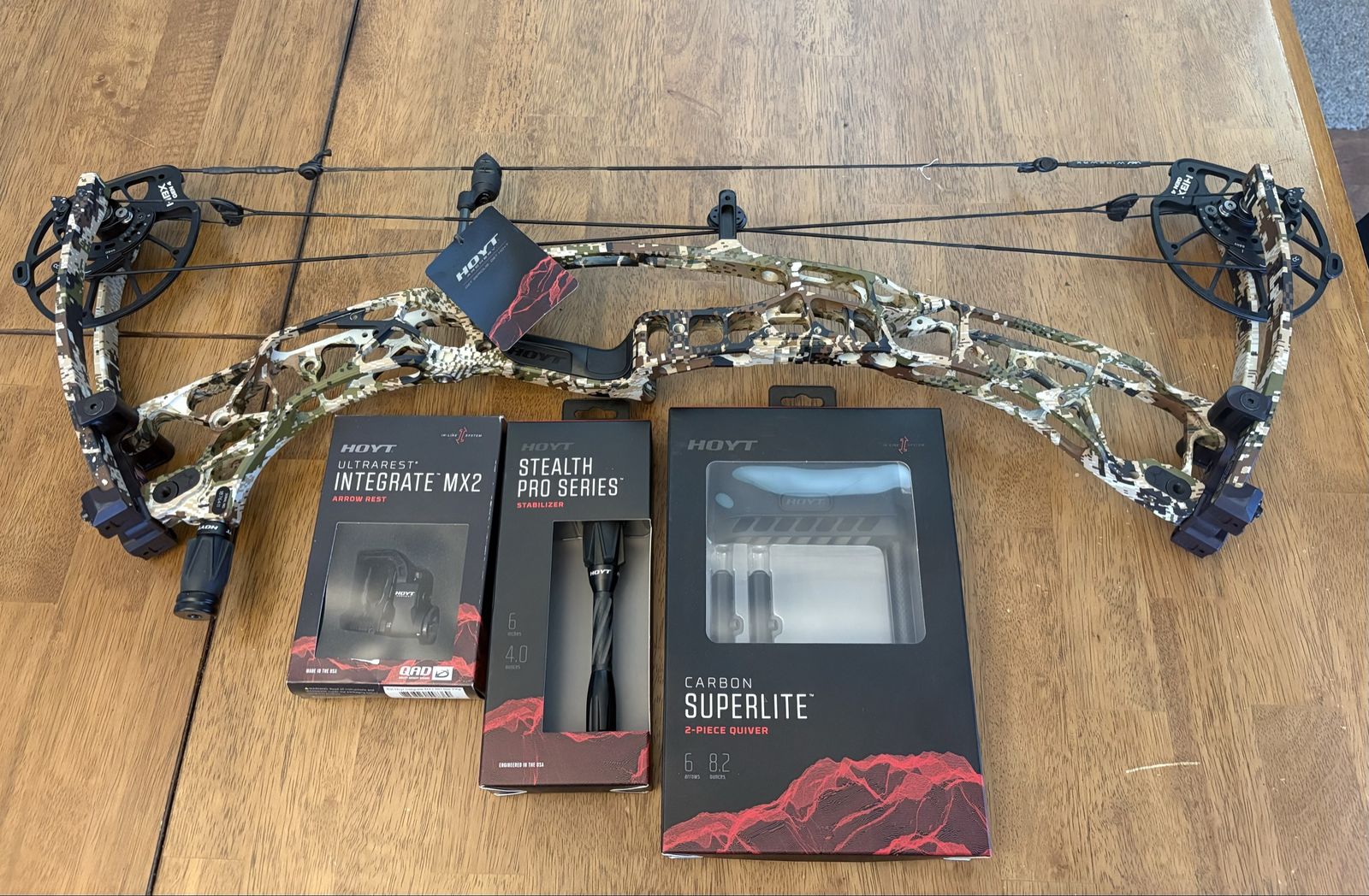 Hoyt Alpha AX-3 33 w/ Hoyt accessories
