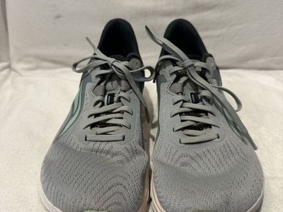 Altra Torin 6 women’s size 8 grey/sage green/black running shoes