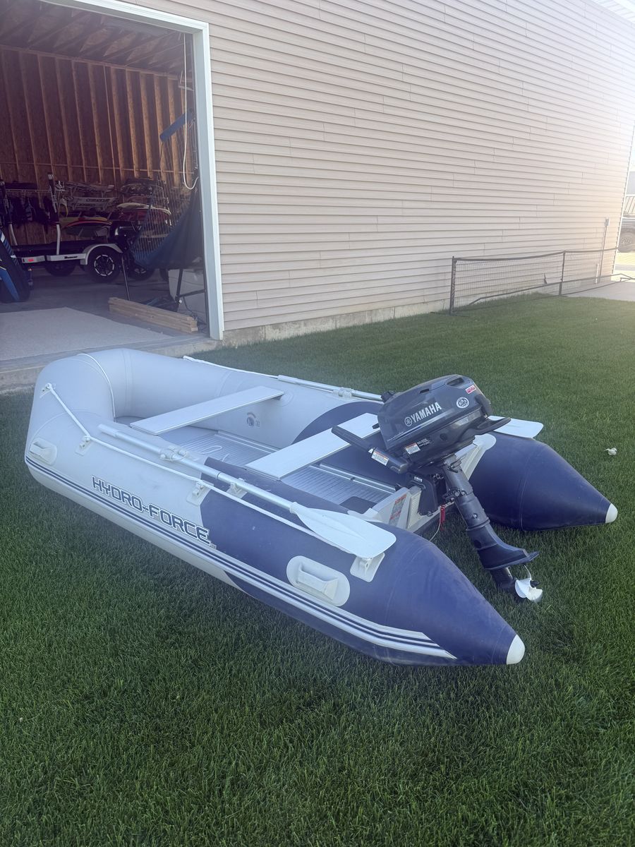 INFLATABLE BOAT w/YAMAHA 6 HP 4 Stroke Outboard
