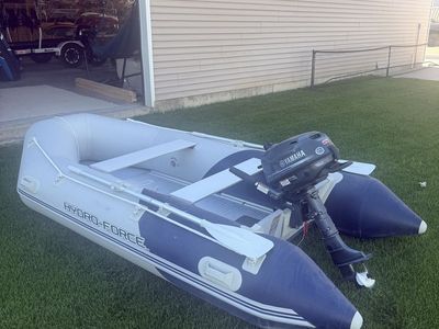 INFLATABLE BOAT w/YAMAHA 6 HP 4 Stroke Outboard