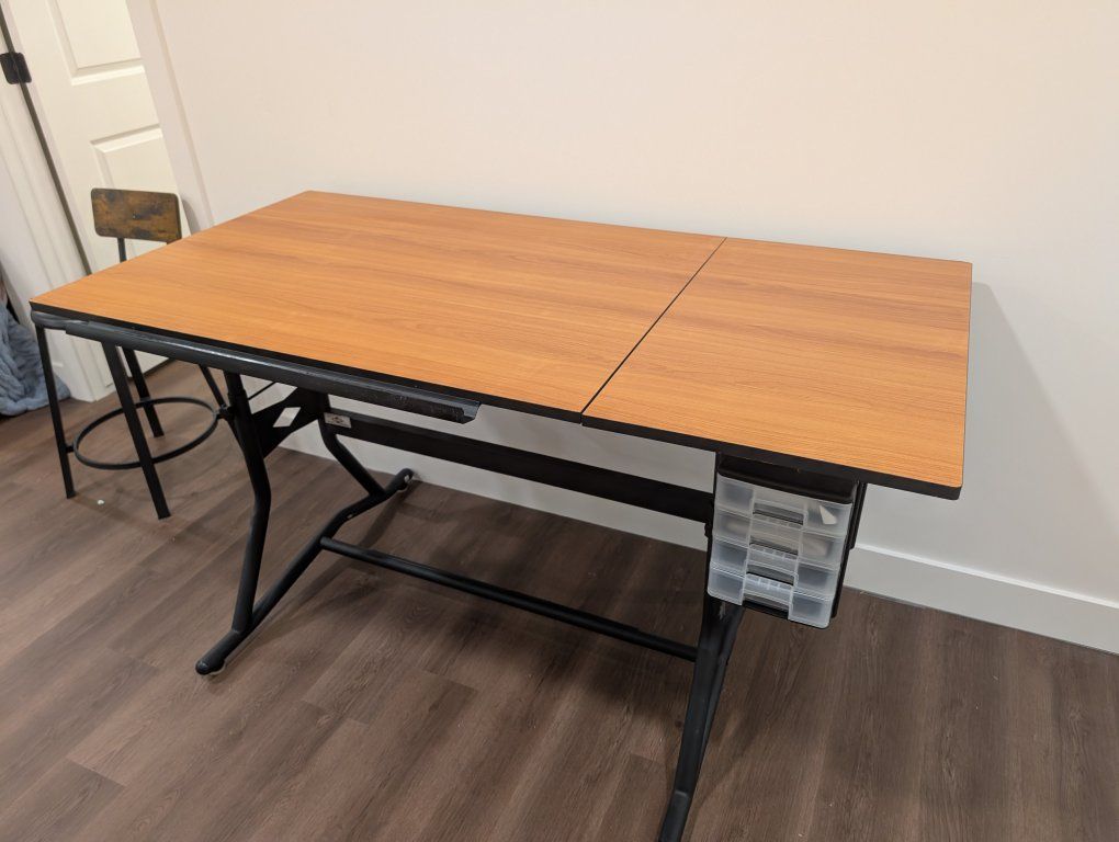 Adjustable Tilt Desk