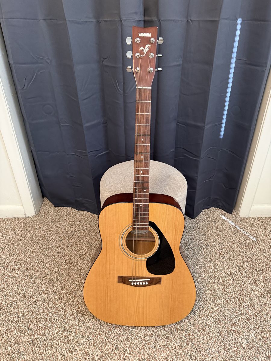 Yamaha Acoustic Guitar