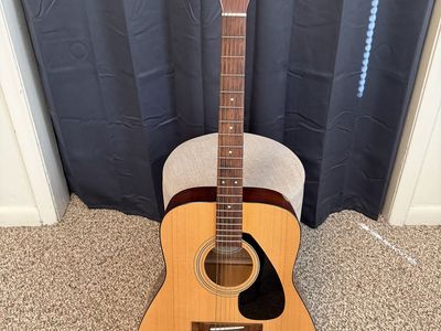 Yamaha Acoustic Guitar