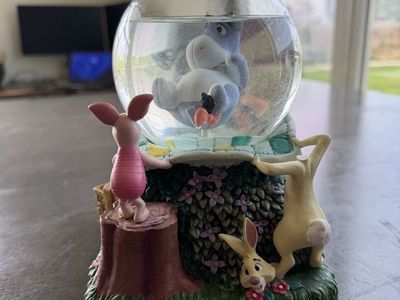 Disney Winnie the Pooh and Friends Eeyore Snow Globe Musical Figurine