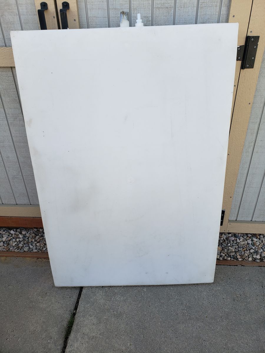 New 45 Gallon RV water Tank in very good condition.