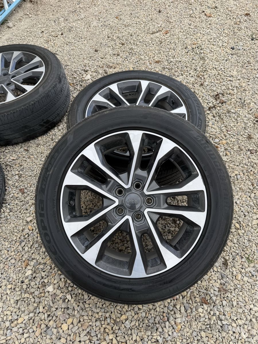 Jeep Grand Cherokee Rims/ Tires