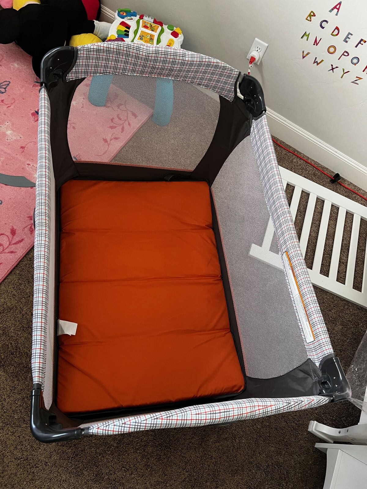 Graco Pack 'n Play baby crib