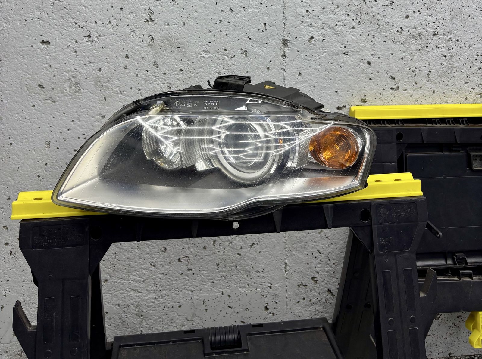 Audi A4 S4 B7 OEM Xenon Headlight Assembly with Control Module