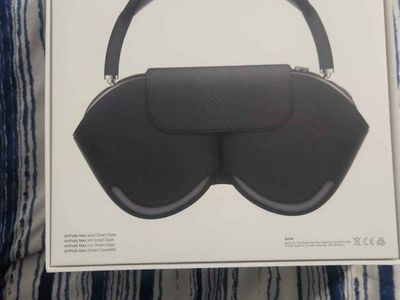 Apple AirPods Max Space Gray Over-Ear Wireless Headphones with Smart Case