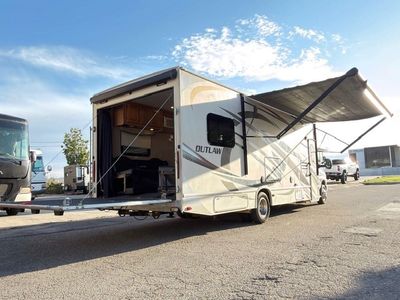 2016 Thor Outlaw 29H Toyhauler with Slide
