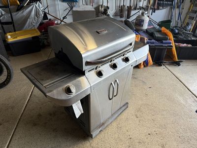 Charbroil Commercial infrared barbecue grill 3 burner