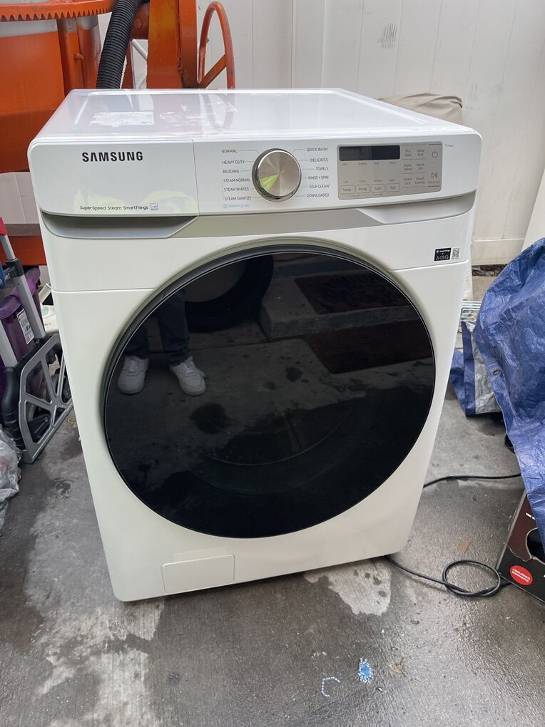 NEW Samsung 4.5 cu. ft. Smart Washer