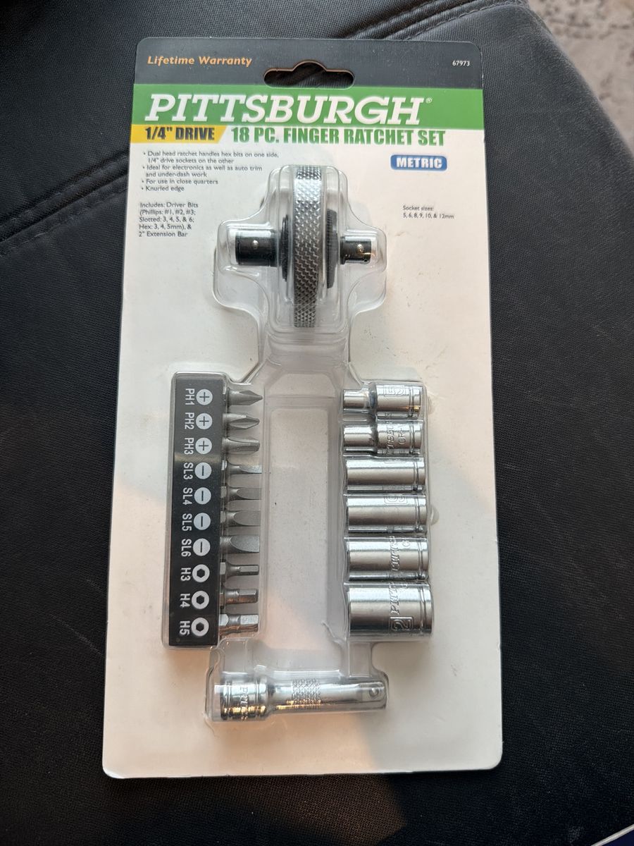 PITTSBURGH 1/4" Drive 18-Piece Finger Ratchet Set - Metric Sockets & Driver Bits