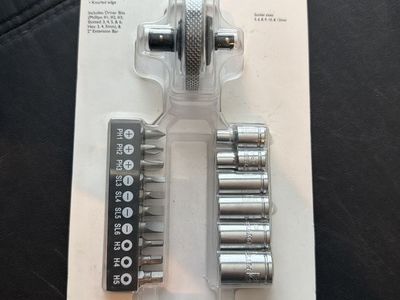 PITTSBURGH 1/4" Drive 18-Piece Finger Ratchet Set - Metric Sockets & Driver Bits