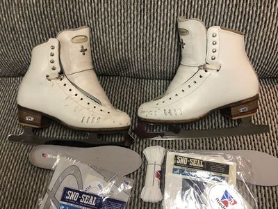 RIEDELL girls Figure Skates