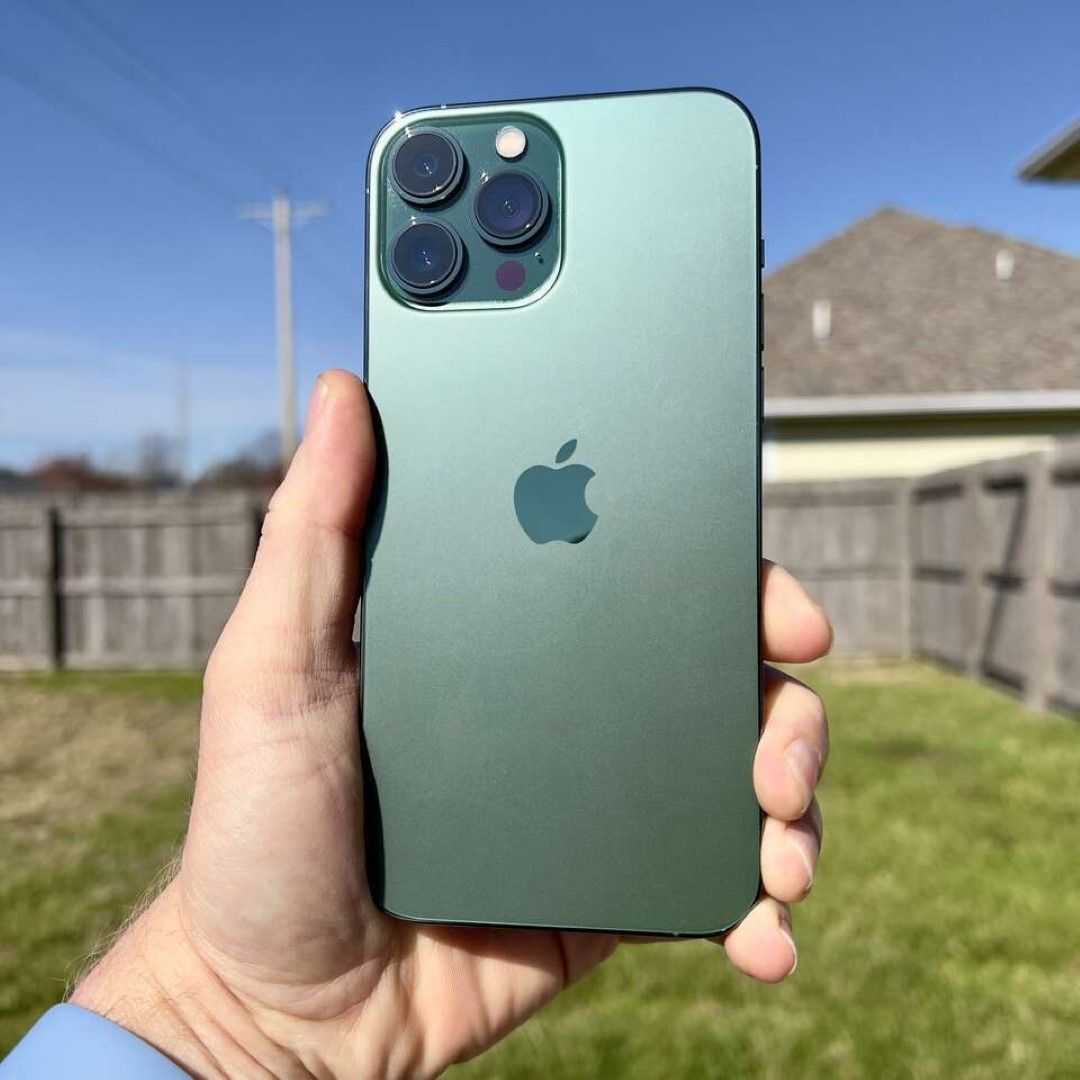 iphone 13 Pro Max 128 GB Unlocked with Fast charger, Power bank and car charger