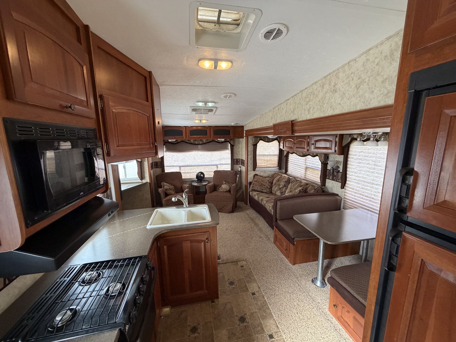 2010 Keystone cougar 34’