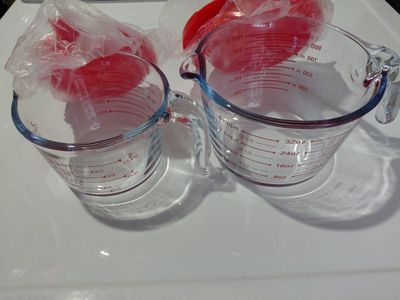 Measuring Cups w/lids (NEW)