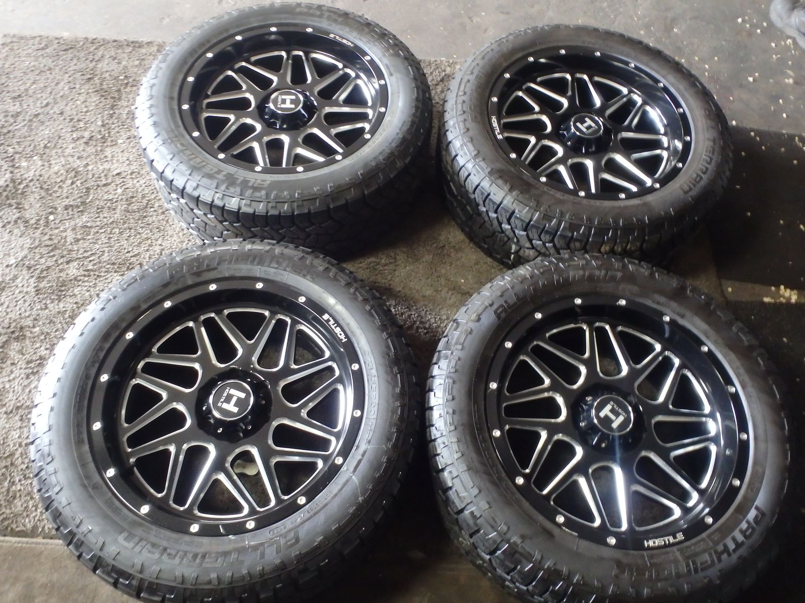 SET OF USED 20"INCH HOSTILE 20X9J ET 0 6X5.5 = 6X139 AND TIRES 275/55R20