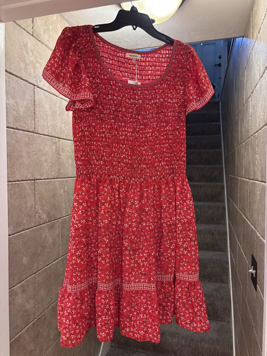 NWT Red Max Studio Dresses Size Large