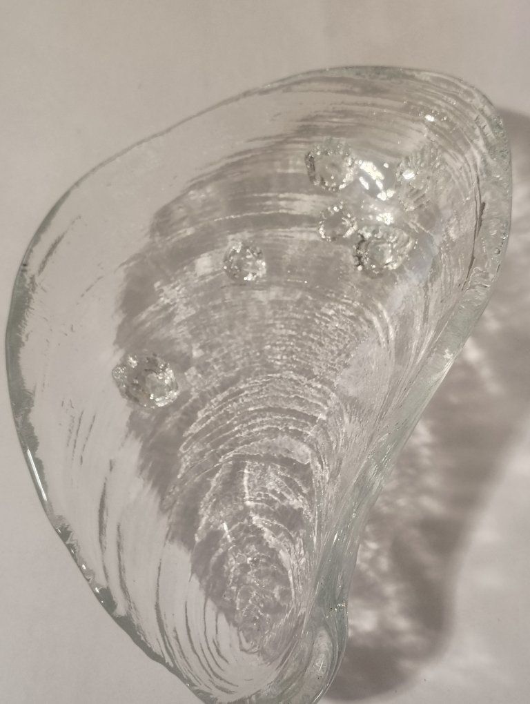 Clear Textured Art Glass Seashell Shaped Dish Bowl