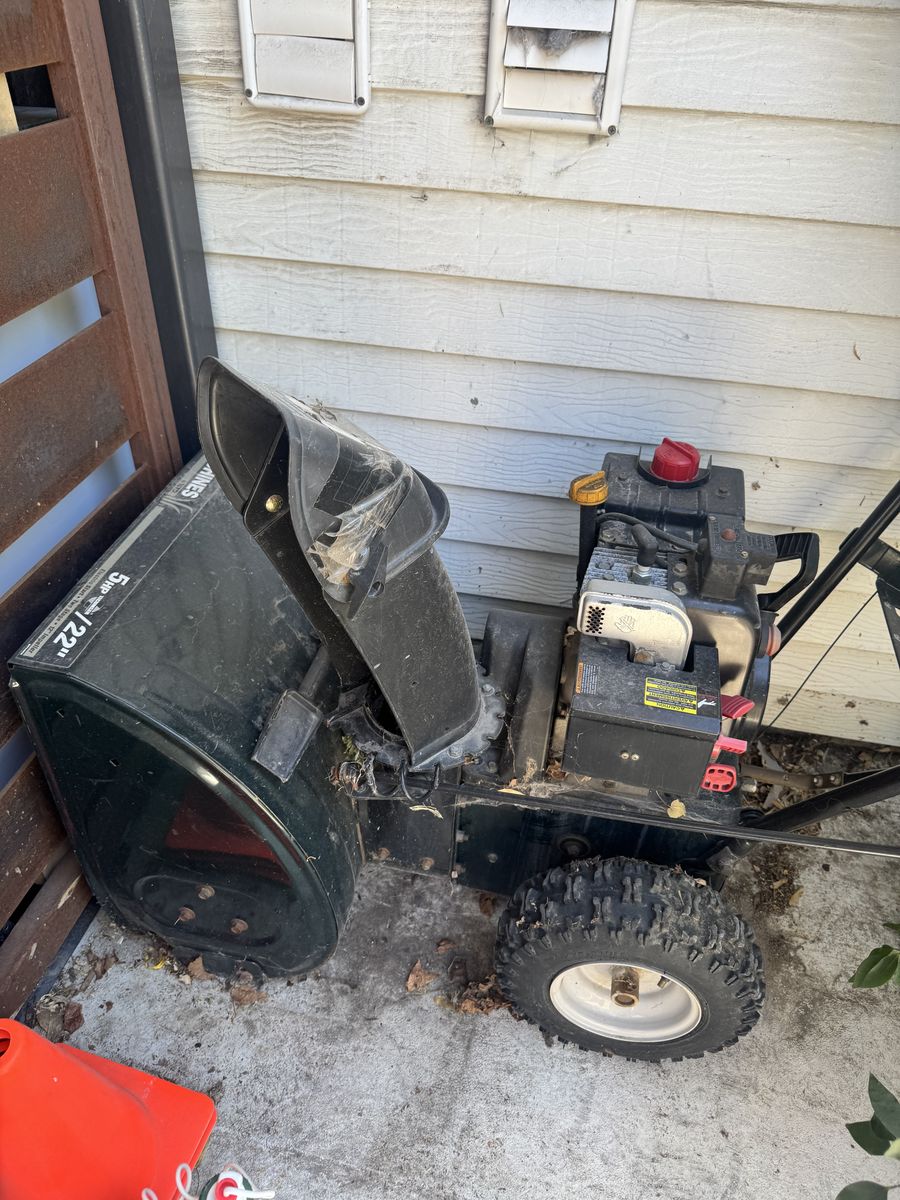 YARD MACHINES by MTD 5hp 22" Snow Blower - 5 Forward / 2 Reverse Speeds