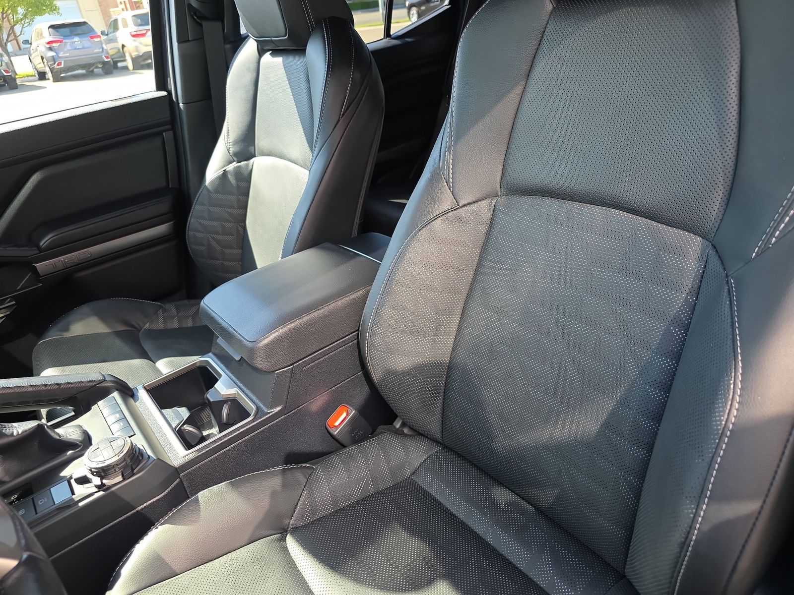 Main image 10