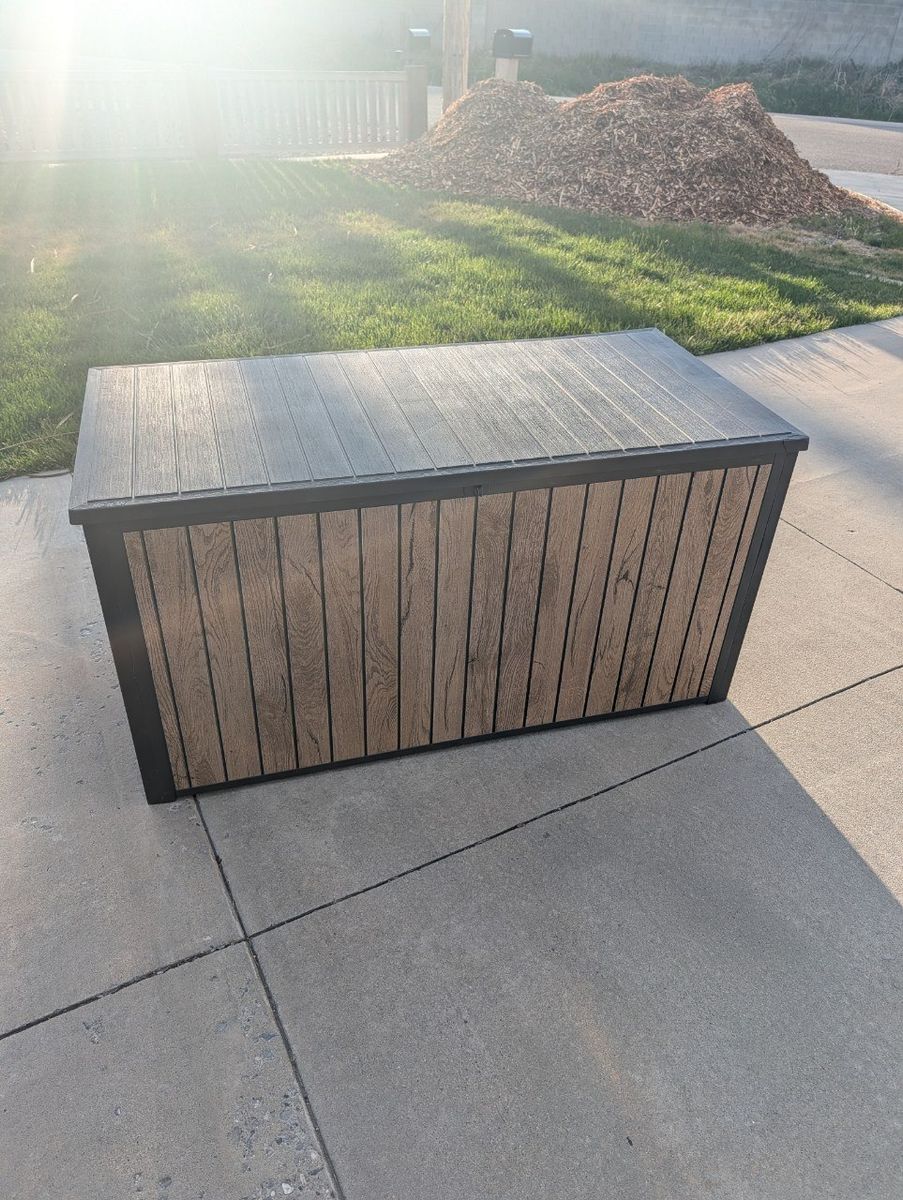 Large Outdoor Deck Storage Box, Lockable Resin Patio Storage Bin