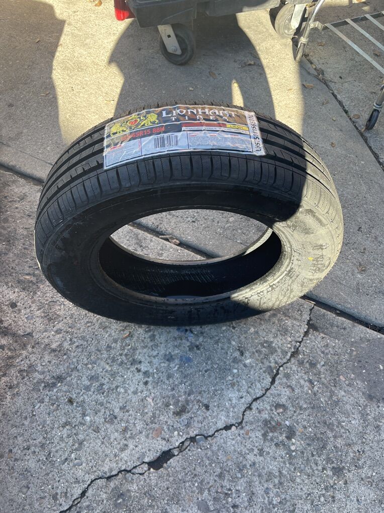 185/65/15 NEW LIONHART TIRE