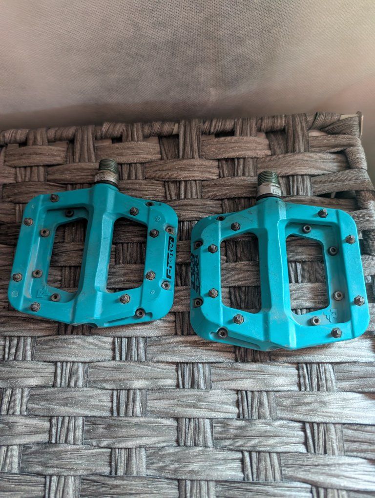 Raceface Chester - Turquoise Blue Mountain Bike Pedals