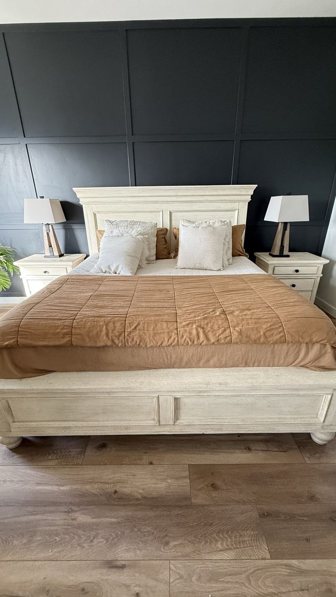 KING BEDROOM SET – Ashley Furniture Ashbryn Collec