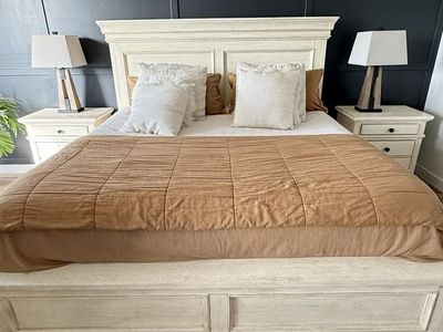 KING BEDROOM SET – Ashley Furniture Ashbryn Collec
