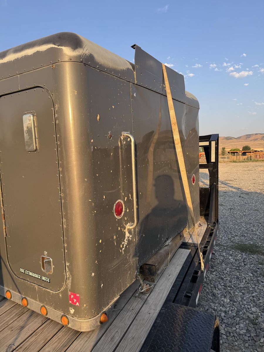 Peterbilt 359 sleeper
