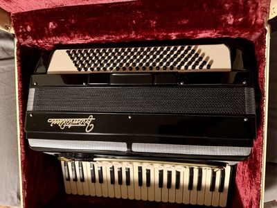 Frontalini 120 Bass Accordion (immaculate)
